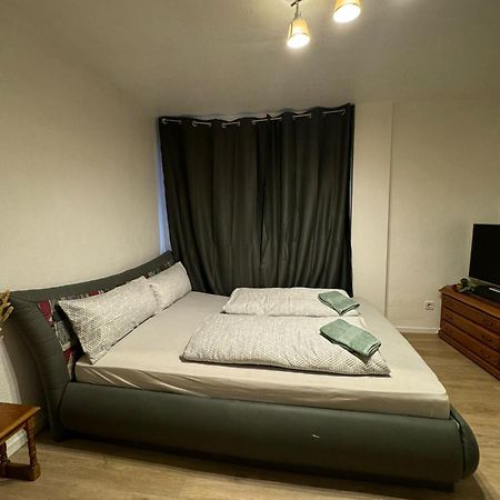Moebliertes Zimmer Mit Tv, Internet & Kompletter Ausstattung In Bonn-Mehlem Esterno foto