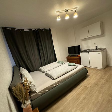 Moebliertes Zimmer Mit Tv, Internet & Kompletter Ausstattung In Bonn-Mehlem Esterno foto