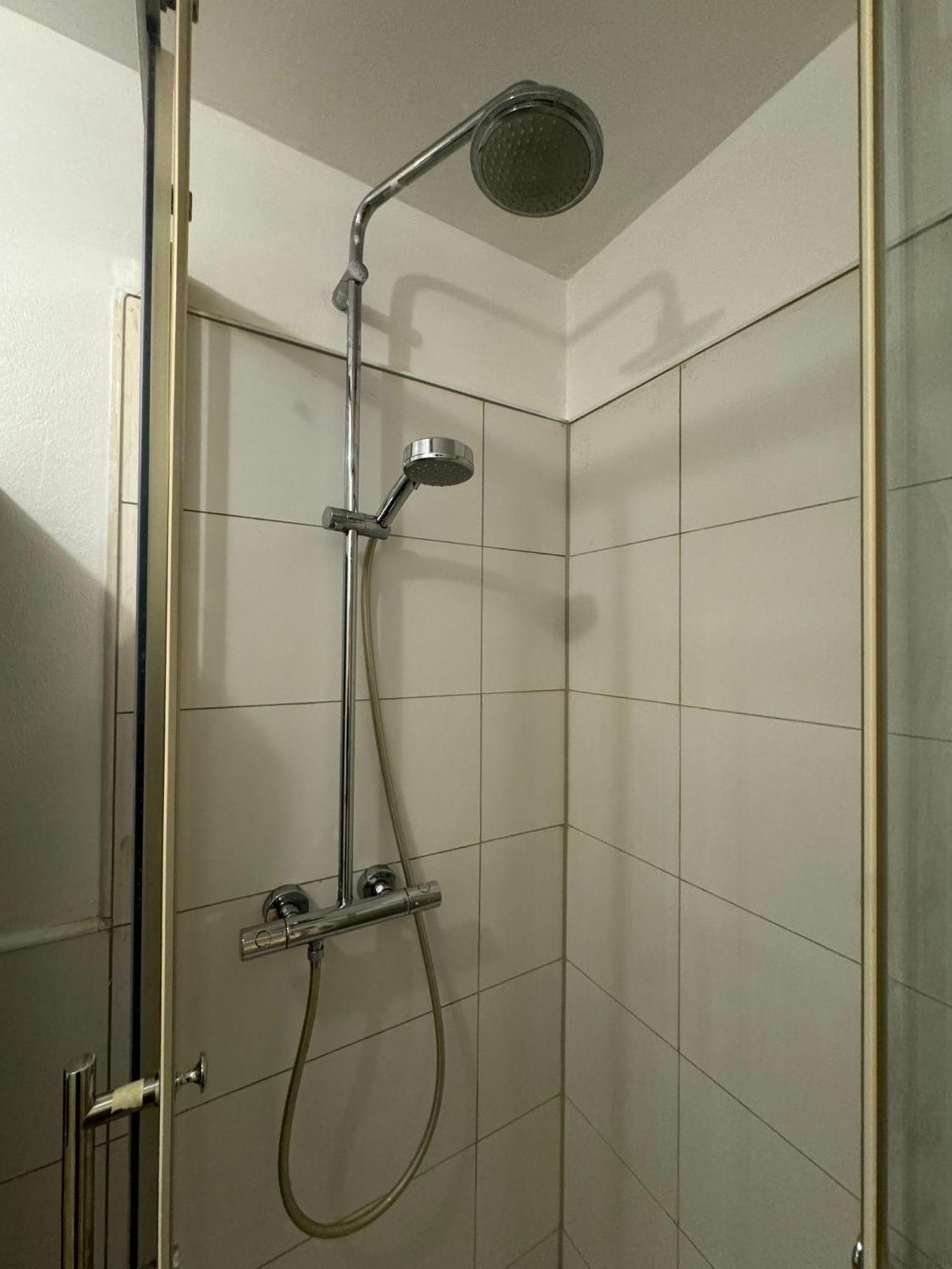 Moebliertes Zimmer Mit Tv, Internet & Kompletter Ausstattung In Bonn-Mehlem Esterno foto
