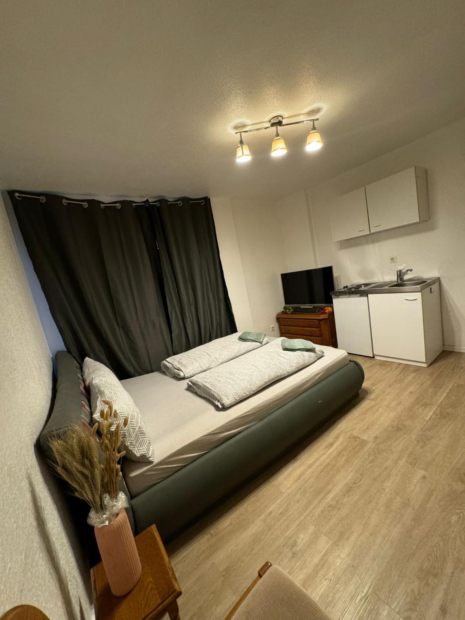 Moebliertes Zimmer Mit Tv, Internet & Kompletter Ausstattung In Bonn-Mehlem Esterno foto